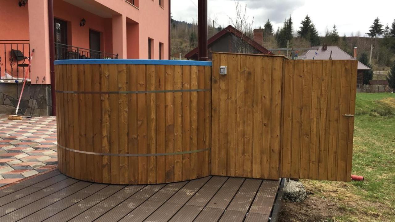 Pensiunea Trei Lalele Moisei Exterior foto